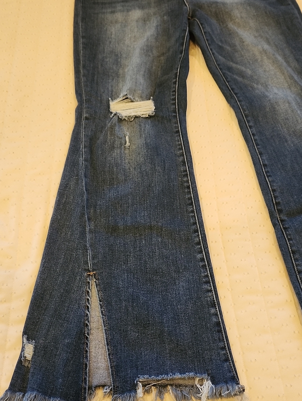 Risen Women's Distressed Blue Jeans Flare Bottom Sz 1X - Picture 2 of 12